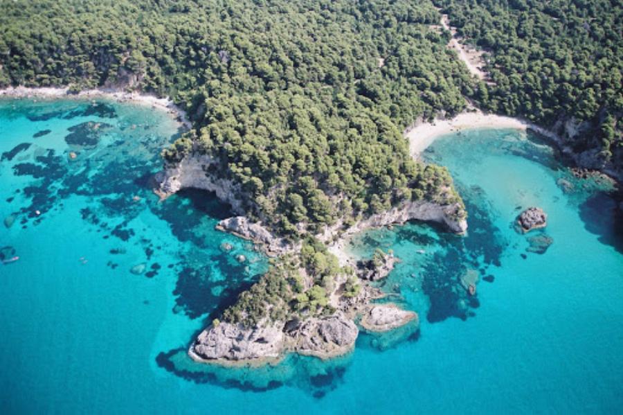 Ποια Μύκονος; Ο πιο ασφαλής προορισμός για τον Αύγουστο χωρίς κρούσματα είναι στην Ήπειρο και πας με αυτοκίνητο