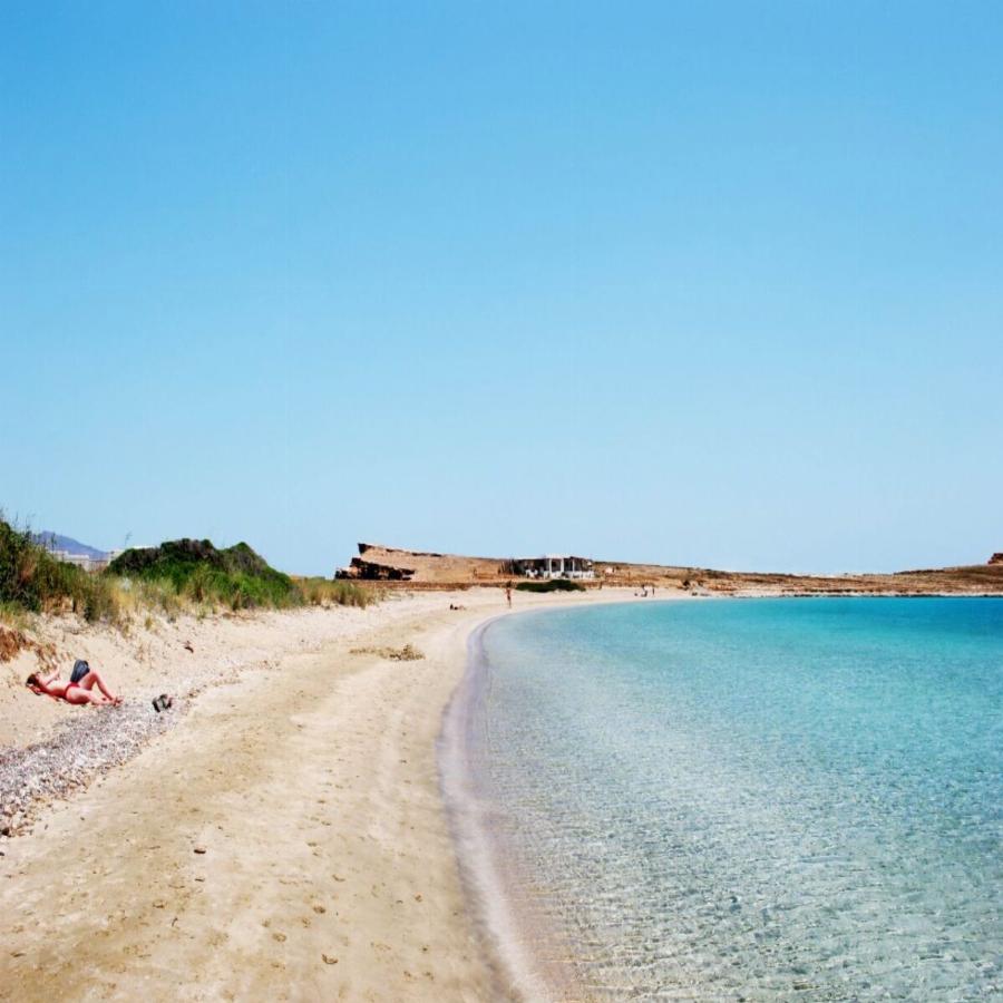Το Ελληνικό Μπαλί: Έχει λευκή άμμο, κρυφές σπηλιές, νερά πισίνας και την λατρεύουν οι διάσημοι