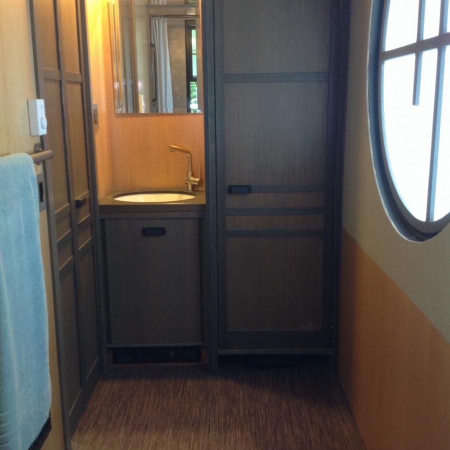 Είναι μόλις 18τμ, το φέρνουν όπου θες, κοστίζει όσο ένας ετήσιος μισθός και έχει μέχρι και τζακούζι