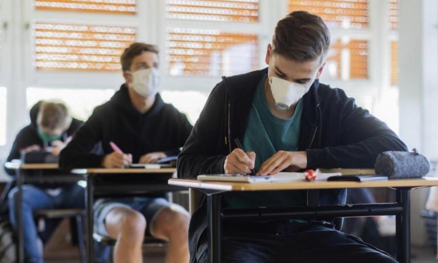 Με μάσκες σε όλα τα σχολεία της χώρας τα παιδιά στον Αγιασμό – Τι εξετάζουν οι επιστήμονες αναλυτικά