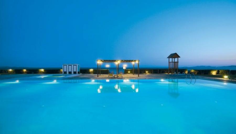 Σας προτείνουμε αυτό το 4στερο ξενοδοχείο στην Τήνο που μπορείς να μείνεις με λιγότερα από 50€ τη μέρα