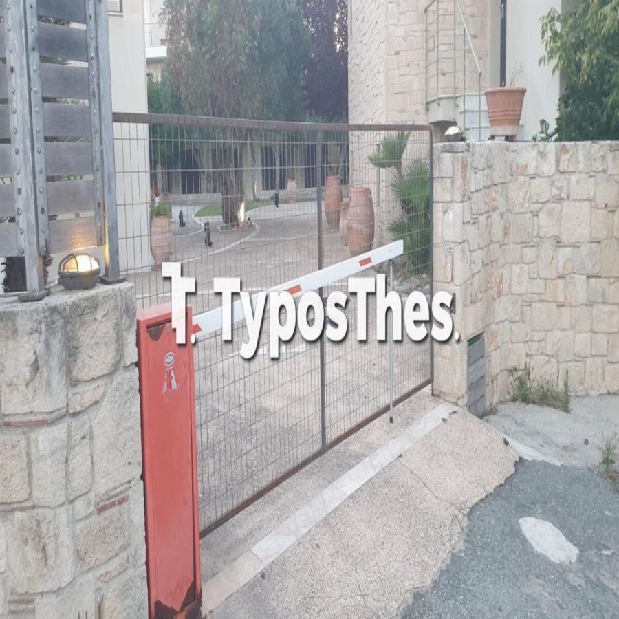 Χαλκιδική: Άδειες ξαπλώστρες και αγνώριστες παραλίες με εικόνες που δεν ξαναείδα – Λουκέτα σε ξενοδοχεία