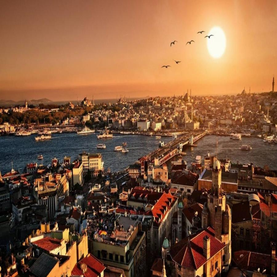 Χιλιάδες Έλληνες τουρίστες στην Τουρκία για διακοπές και ψώνια παρά τις προκλήσεις του Ερντογάν