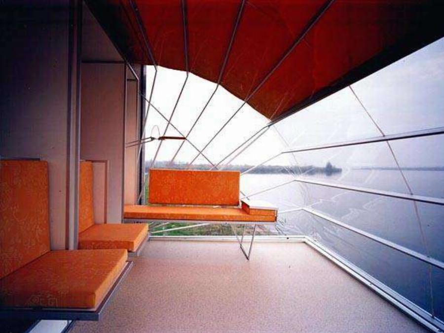 Κοστίζει λιγότερο από αυτοκίνητο, το παίρνεις μαζί σου διακοπές όπου θες και μέσα είναι καλύτερο από 5* ξενοδοχείο