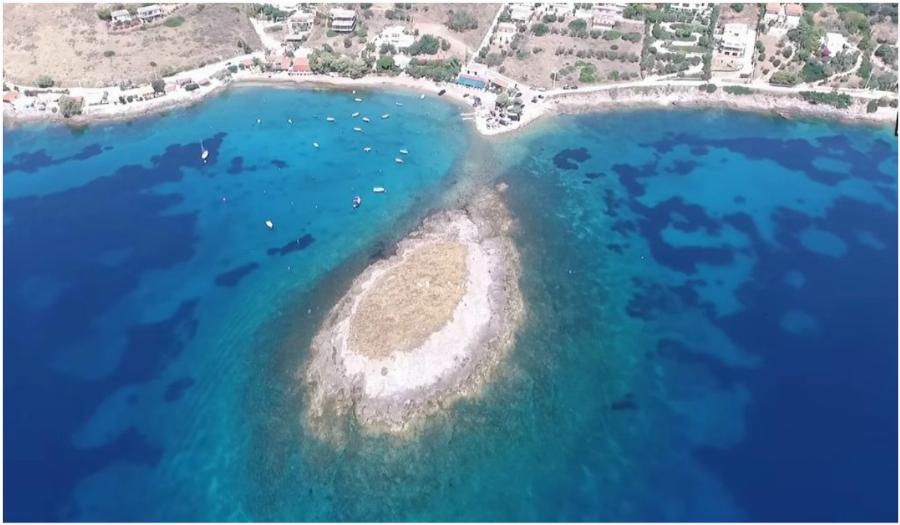 Φτάνεις σε 58 λεπτά από την Αθήνα, πληρώνεις 2,8€ διόδια και αντικρίζεις μια όαση που θυμίζει νησάκι