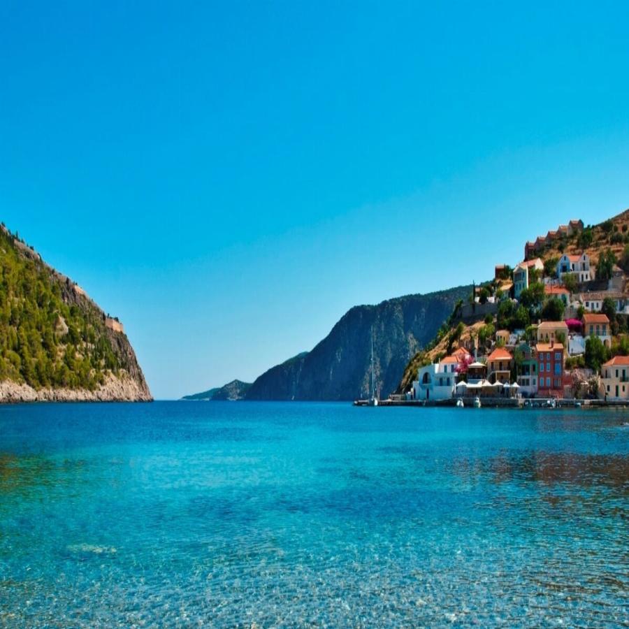 Δεν έχει κανένα κρούσμα, έχει ονειρικές παραλίες και το Σεπτέμβριο ανακοίνωσε δωμάτια με λιγότερα από 25€ τη μέρα