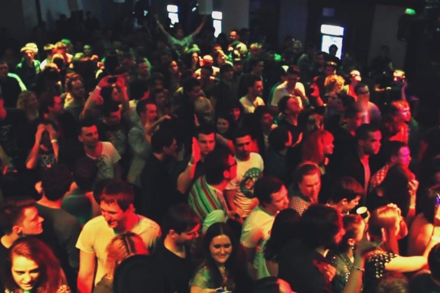 Κορωνοϊός: Τα 10 πιο επικίνδυνα μέρη για να τον κολλήσεις – Αναλυτικά η λίστα