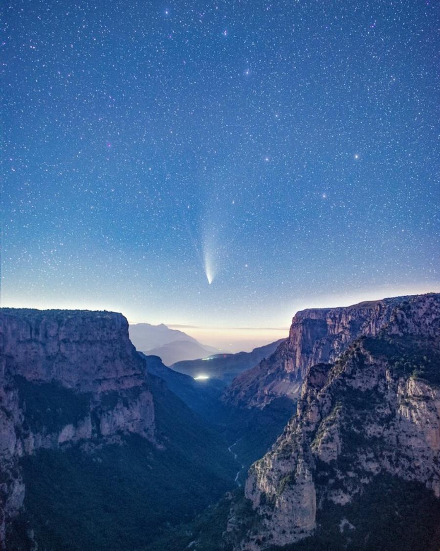 Κωνσταντίνος Εμμανουηλίδης: Ο φωτογράφος απαθανάτισε τον κομήτη Neowise – H φωτογραφία επιλέχθηκε από τη NASA