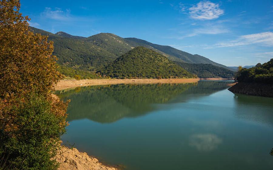 Ποταμός Λαδώνας: Η λίμνη της Αρκαδίας που μοιάζει να έχει ξεπηδήσει από πίνακα ζωγραφικής
