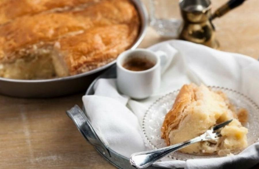 Πανικός για ένα κομμάτι: Αυτό είναι με διαφορά το καλύτερο γαλακτομπούρεκο σε όλη την Αθήνα