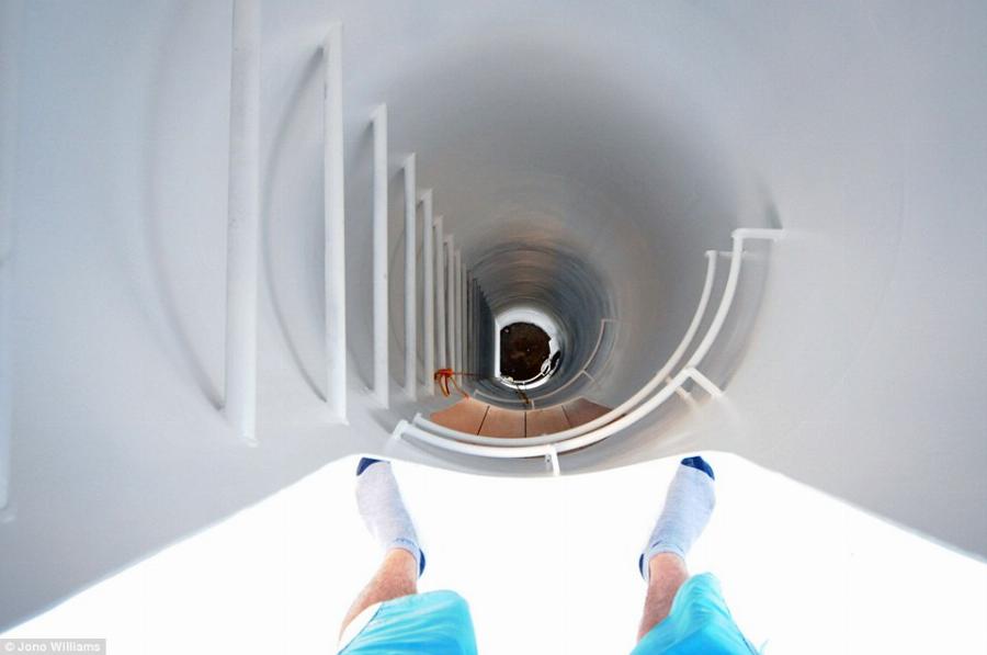 Skysphere: Θυμίζει διαστημόπλοιο, κόστισε 50.000 ευρώ και διαθέτει διπλό κρεβάτι, LED φωτισμό και θέα 360 μοιρών