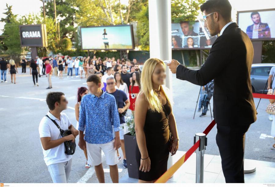 Θεσσαλονίκη Βέρτης: Τεράστιες ουρές για θερμομέτρηση – Πρωτοφανείς εικόνες