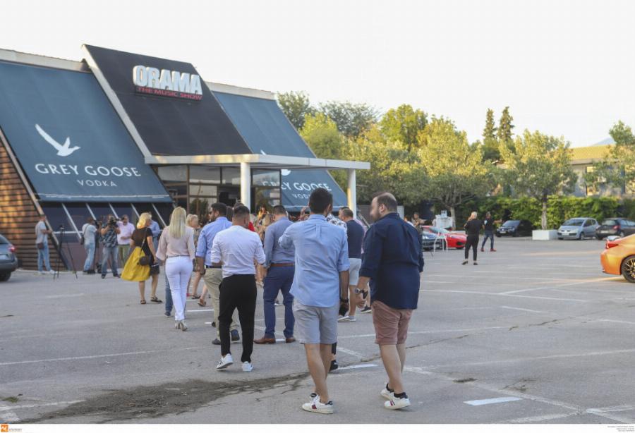 Θεσσαλονίκη Βέρτης: Τεράστιες ουρές για θερμομέτρηση – Πρωτοφανείς εικόνες