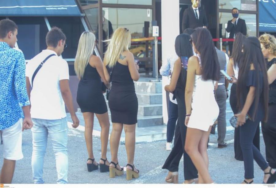 Θεσσαλονίκη Βέρτης: Τεράστιες ουρές για θερμομέτρηση – Πρωτοφανείς εικόνες