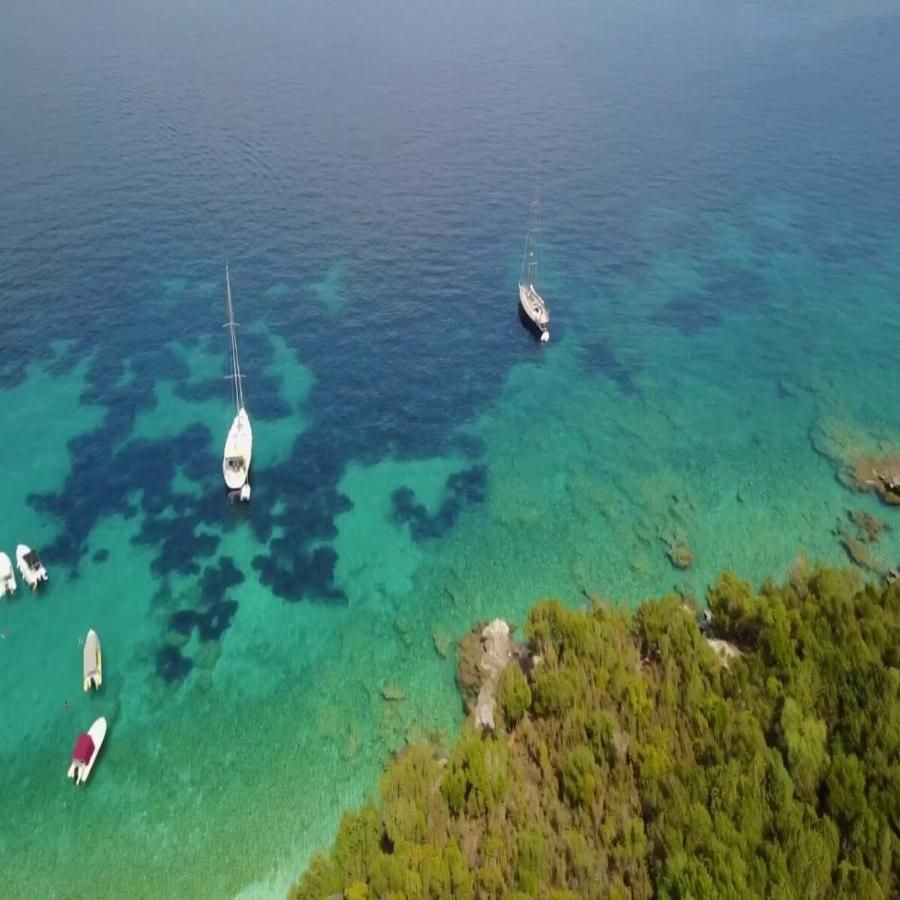 Καλύτερη και από το Μύρτο και τους Εγκρεμνούς: Η ωραιότερη, κρυφή παραλία της Ελλάδας που την ξέρουν ελάχιστοι