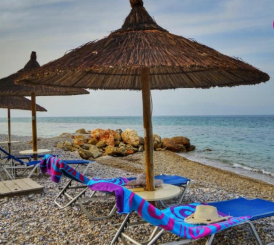 Μια ανάσα από την Αθήνα, με ωραίες παραλίες και σας βρήκαμε δωμάτια με 45 ευρώ για τις τελευταίες 10 μέρες του Αυγούστου