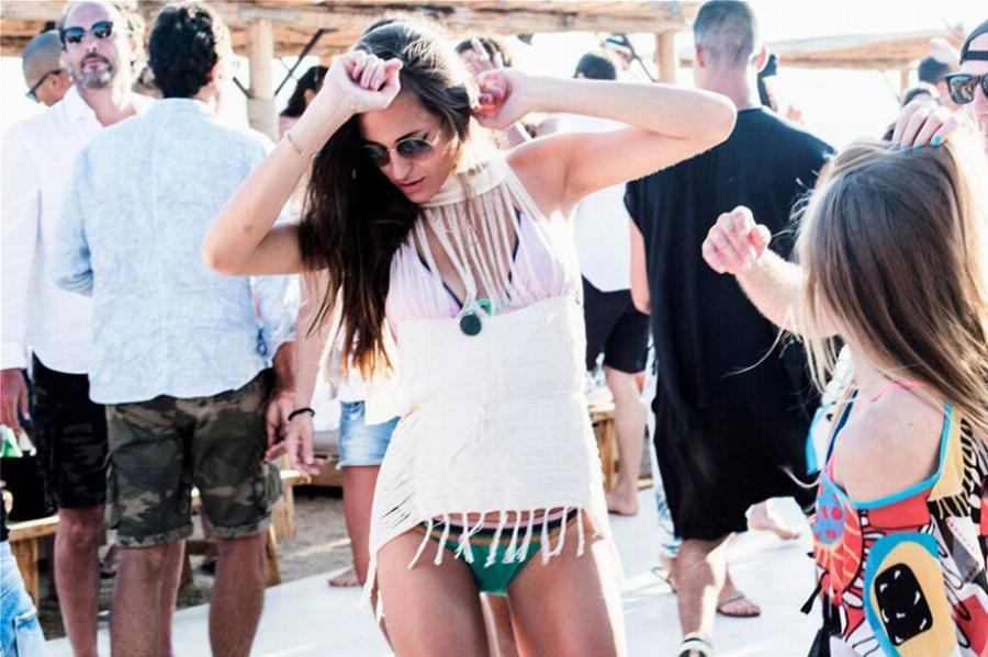 Μύκονος βίλες: Οι βίλες που έκαναν άνω-κάτω το νησί – Ο «χάρτης» των παράνομων πάρτι