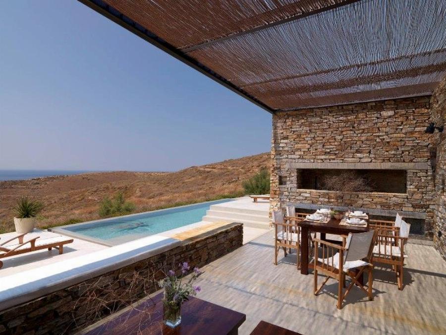 Αλώνι Αντίπαρος: Ένα μαγικό σπίτι 170τμ στην Αντίπαρο που έχει απίστευτη πολυτέλεια και μοιάζει με γέφυρα