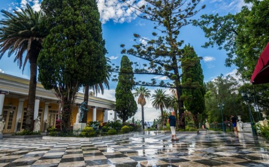 Αχίλλειο στην Κέρκυρα: Ανάκτορο βγαλμένο από το ομορφότερο παραμύθι – Μαγικές εικόνες