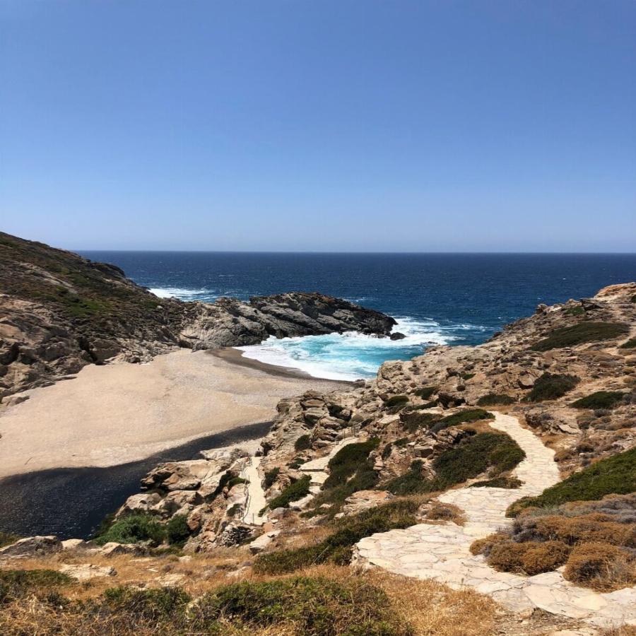 Η πιο επικίνδυνη, άγνωστη παραλία της Ελλάδας, που όταν σηκώνει κύμα απαγορεύεται να κολυμπήσεις