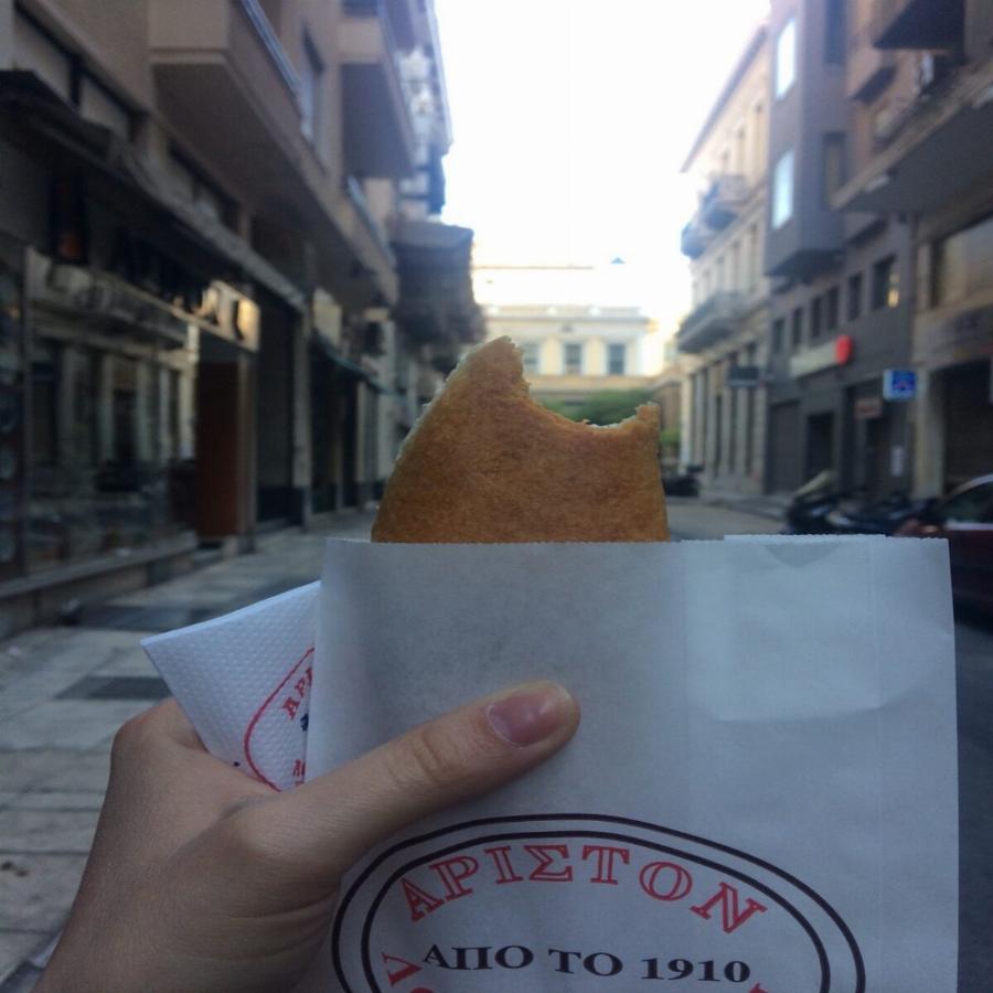 Ο 108 ετών φούρνος που φτιάχνει την πιο ξακουστή, χειροποίητη, βουτυράτη τυρόπιτα κουρού