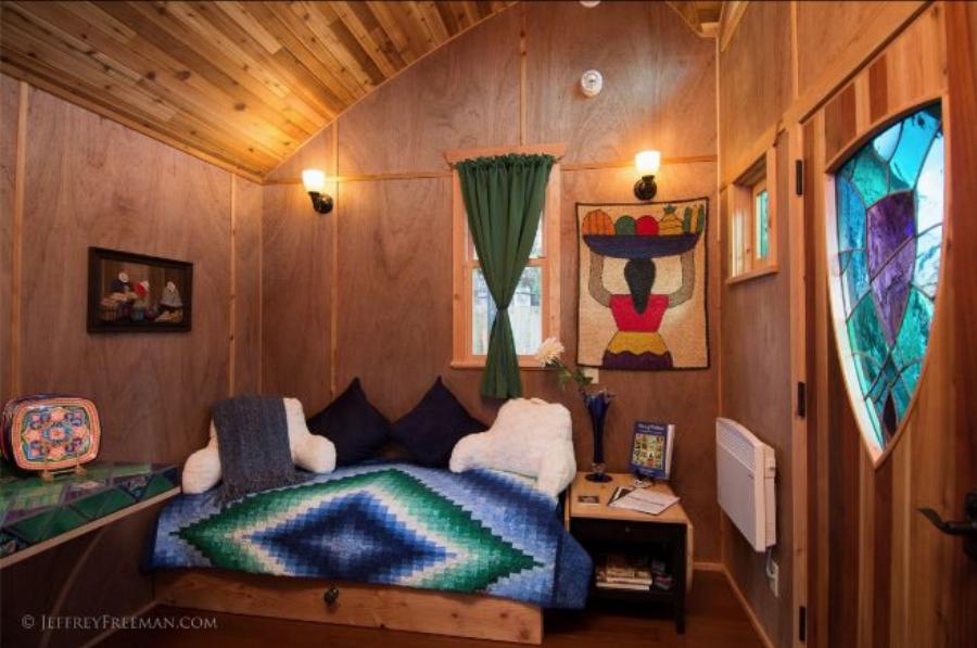 Είναι 22 τμ, το μεταφέρεις οπου και να πας, χωράει άνετα μια οικογένεια με 5 άτομα και κοστίζει όσο ο ετήσιος μισθός σας