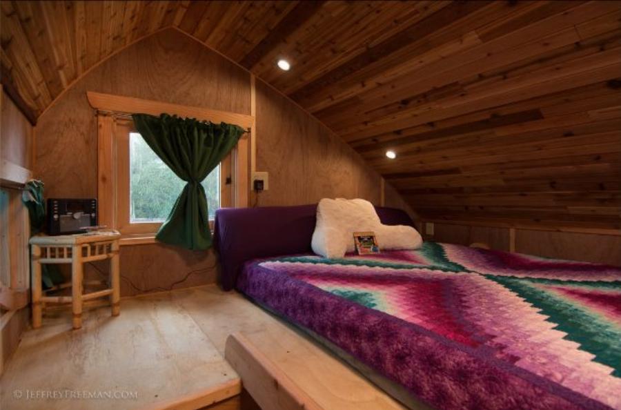 Είναι 22 τμ, το μεταφέρεις οπου και να πας, χωράει άνετα μια οικογένεια με 5 άτομα και κοστίζει όσο ο ετήσιος μισθός σας