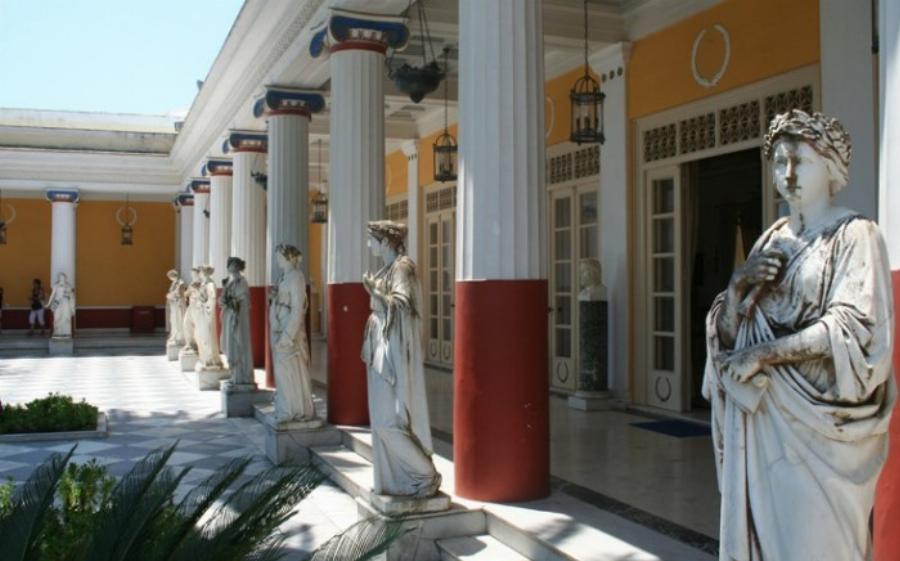 Αχίλλειο στην Κέρκυρα: Ανάκτορο βγαλμένο από το ομορφότερο παραμύθι – Μαγικές εικόνες