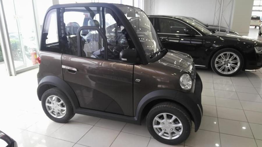 Ελληνικό αυτοκίνητο: Είναι Ελληνικό, παρκάρεις εύκολα και σε θέση κάδου και καίει 1 ευρώ ανά 100χλμ