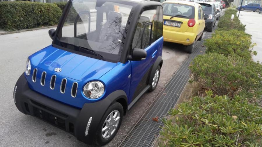 Ελληνικό αυτοκίνητο: Είναι Ελληνικό, παρκάρεις εύκολα και σε θέση κάδου και καίει 1 ευρώ ανά 100χλμ