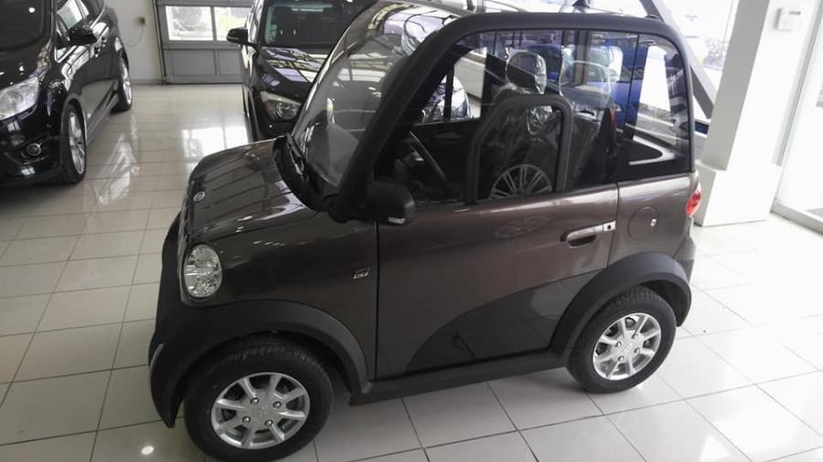 Ελληνικό αυτοκίνητο: Είναι Ελληνικό, παρκάρεις εύκολα και σε θέση κάδου και καίει 1 ευρώ ανά 100χλμ