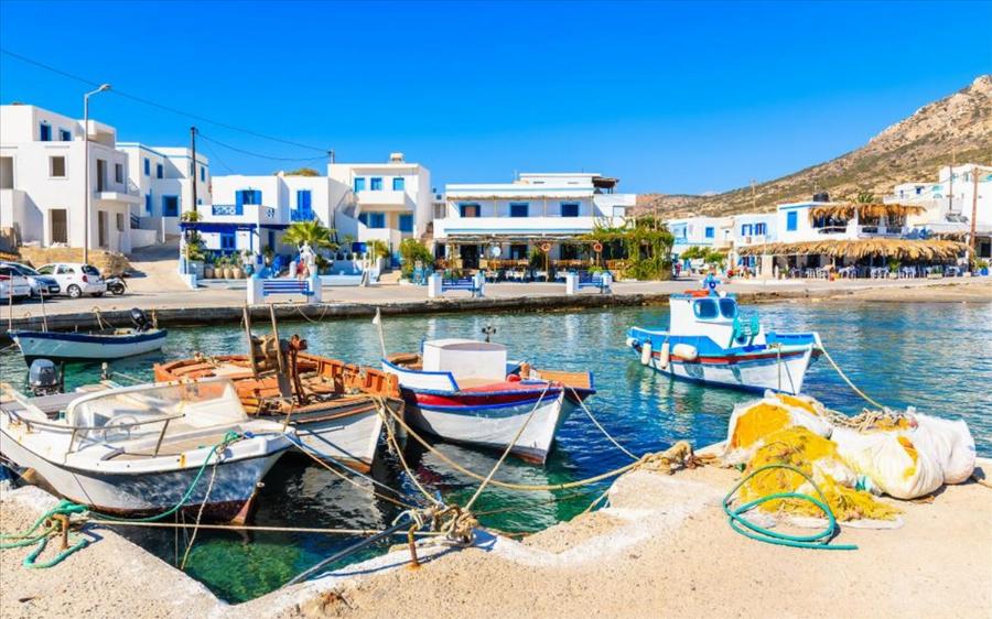 Έχει υπέροχα νέρα, έριξε τις τιμές από τον Ιούνιο, είναι ζεστό μέχρι τον Οκτώβριο και θα κάνεις διακοπές με ασφάλεια