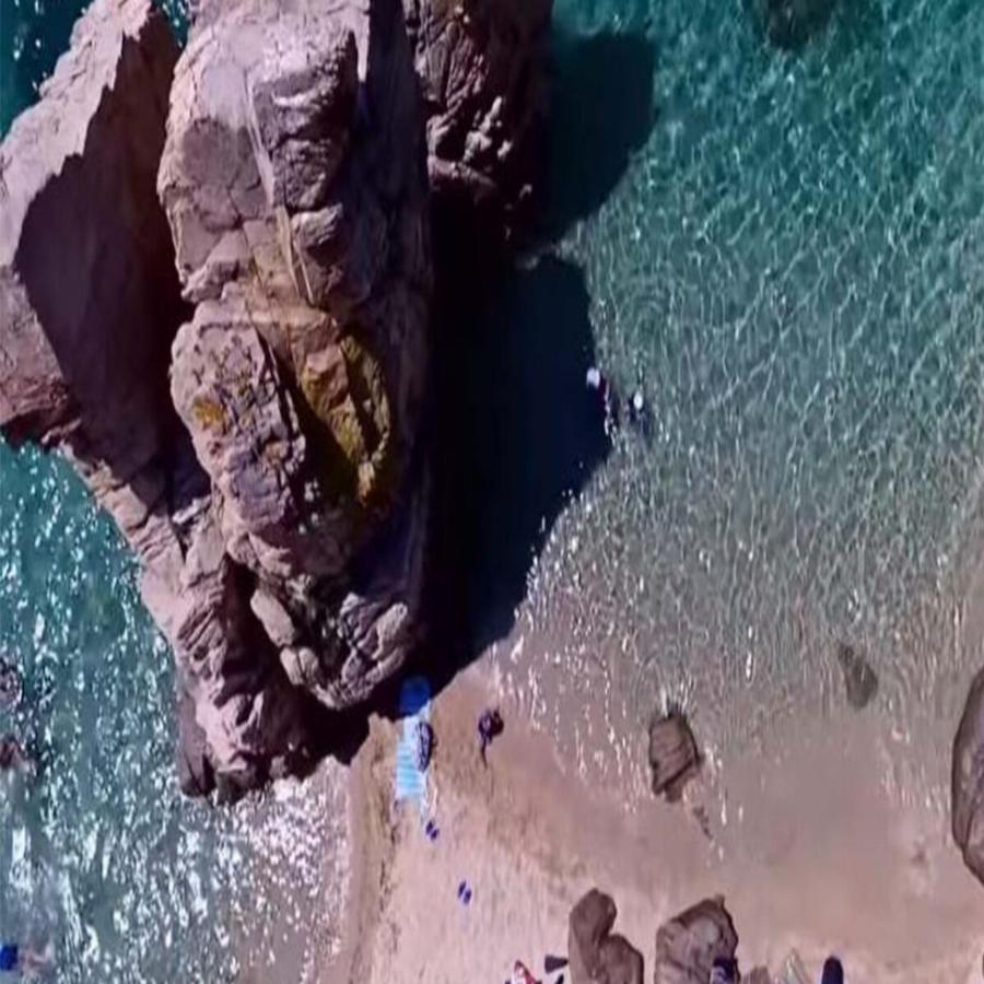 Έχει ανέγγιχτη ομορφιά, είναι κρυφή, τα νερά μαγεύουν, θυμίζει τη Βοϊδοκοιλιά και βρίσκεται στα σύνορα με το Άγιο Όρος