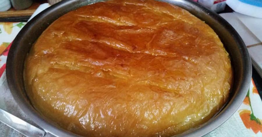 Συνταγή της γιαγιάς: Ακαταμάχητο γαλακτομπούρεκο με τέλειο σιρόπι και τραγανό φύλλο