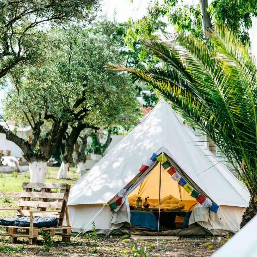 Glamping: Θα τη βρέιτε μόλις 2 ώρες από την Αθήνα και είναι καινούρια παγκόσμια τάση στο καμπινγκ