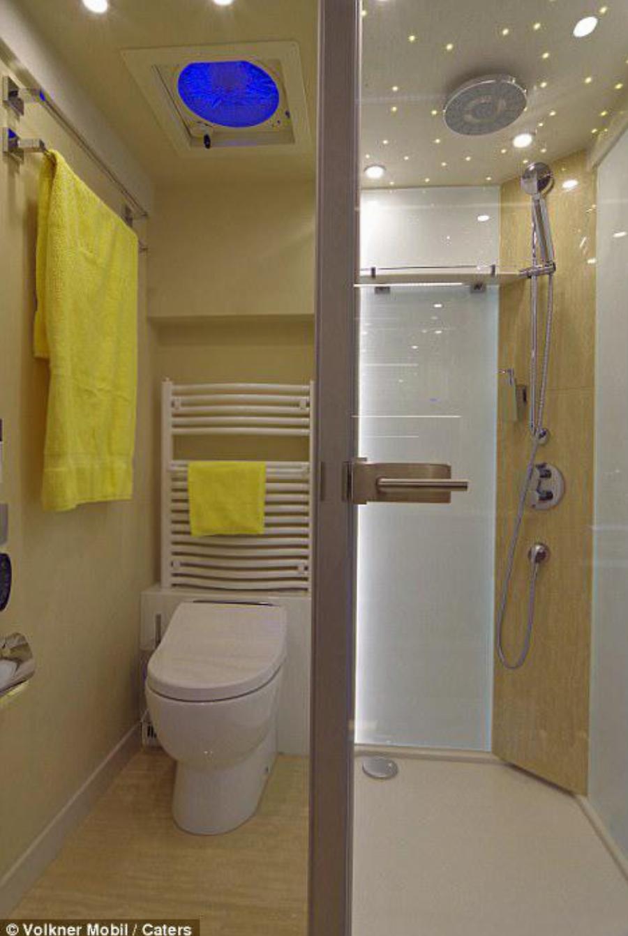 Χωράει 3 οικογένειες , έχει ιδιωτικό γκαράζ και το εσωτερικό του είναι πιο πολυτελές από πεντάστερο ξενοδοχείο στη Νέα Υόρκη