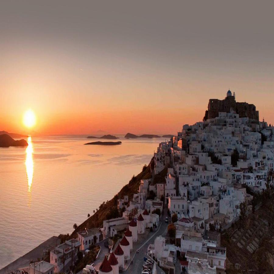 Το αποκαλούν Πεταλούδα του Αιγαίου, έχει πανέμορφες παραλίες και είναι το μόνο Ελληνικό νησί που δεν έχει καθόλου φίδια