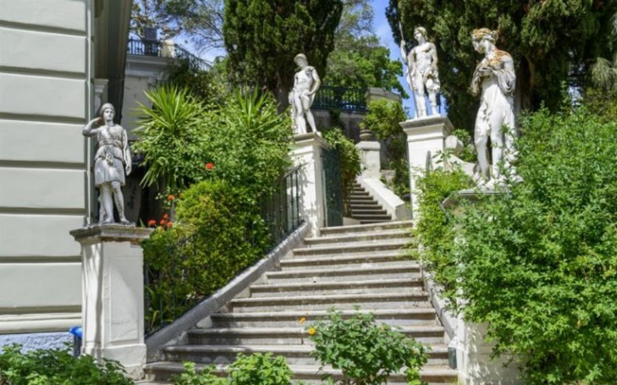 Αχίλλειο στην Κέρκυρα: Ανάκτορο βγαλμένο από το ομορφότερο παραμύθι – Μαγικές εικόνες