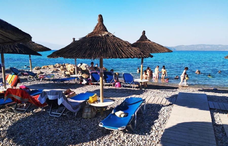 Μια ανάσα από την Αθήνα, με ωραίες παραλίες και σας βρήκαμε δωμάτια με 45 ευρώ για τις τελευταίες 10 μέρες του Αυγούστου