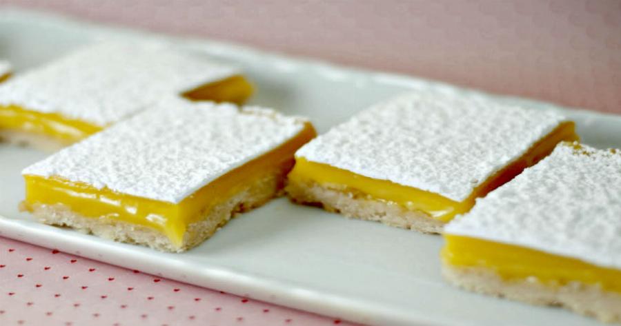 Γλυκό με λεμόνι: Η πιο εύκολη συνταγή που φτιάξατε ποτέ για το γευστικό γλυκό
