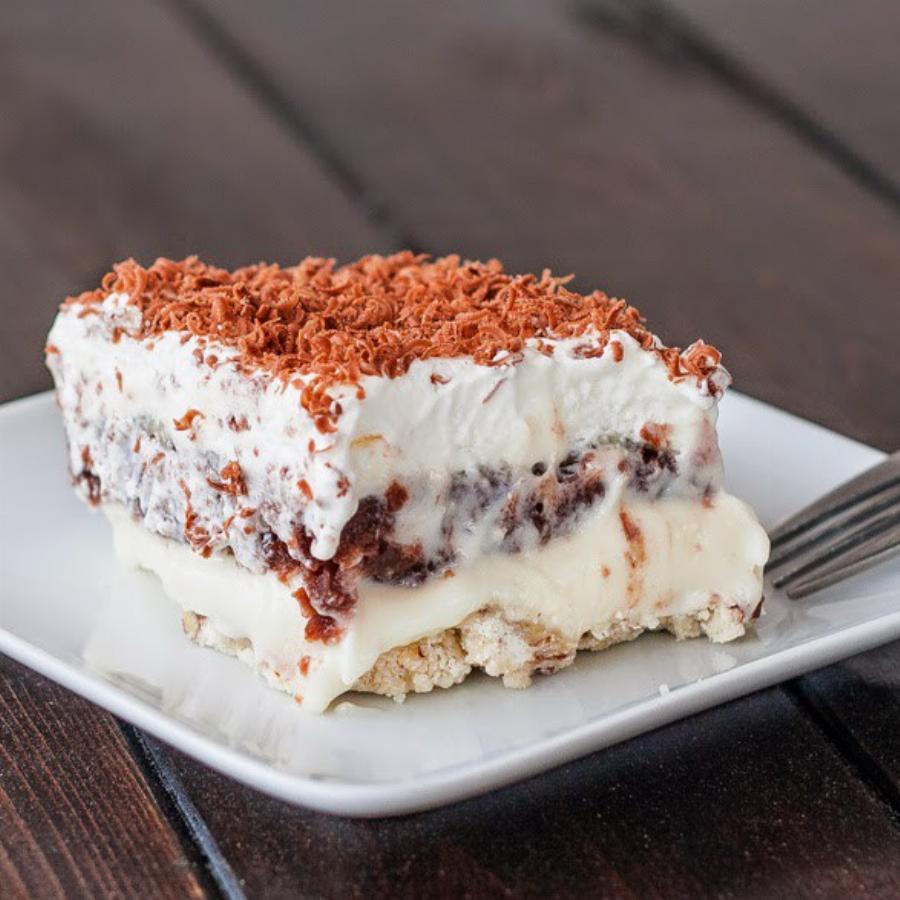 Καλοκαιρινή απόλαυση: Συνταγή για το πιο λαχταριστό και κρεμώδες γλυκό ψυγείου που φτιάξατε ποτέ