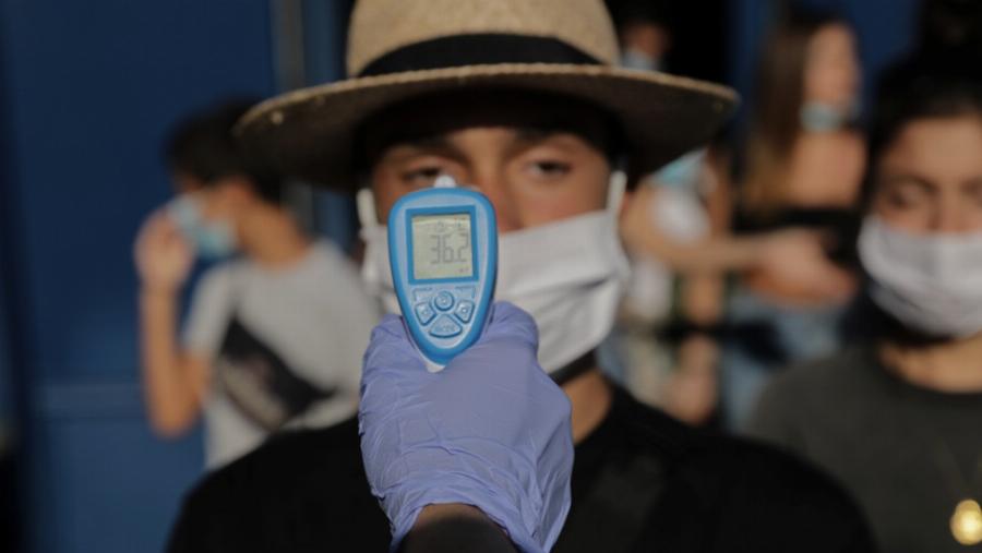 Νέα μέτρα στο τραπέζι: Μάσκες παντού, λουκέτο στα μπαρ και κλείσιμο εστιατορίων νωρίτερα