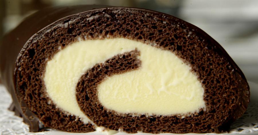 Ρολό παγωτό με κέικ: Συνταγή για δροσερό τυλιχτό παγωτάκι με παντεσπάνι