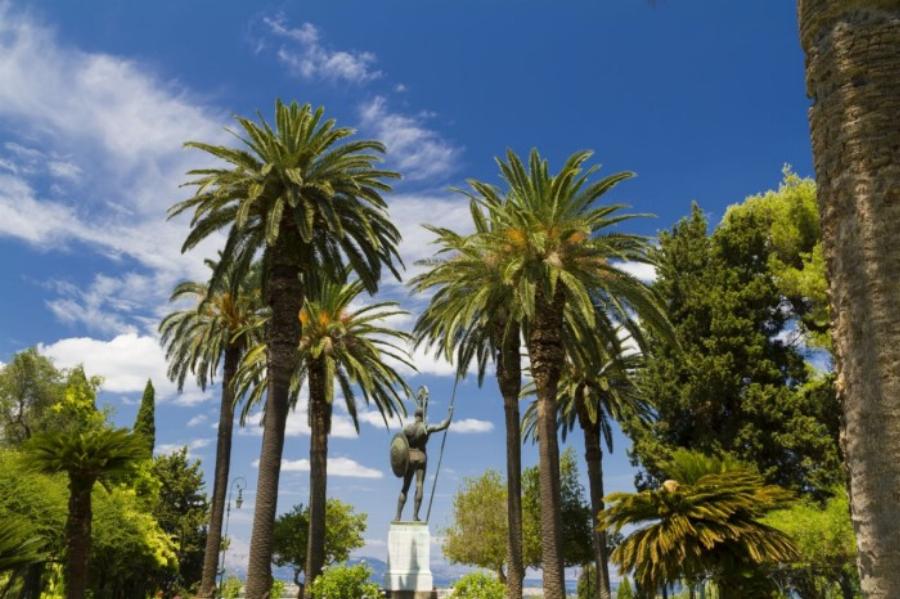 Αχίλλειο στην Κέρκυρα: Ανάκτορο βγαλμένο από το ομορφότερο παραμύθι – Μαγικές εικόνες