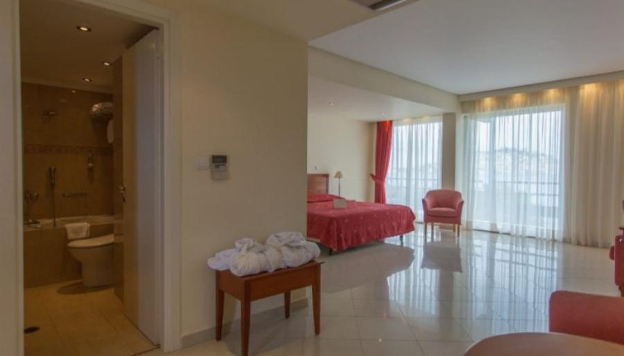 Η ομάδα μας βρήκε 4* ξενοδοχείο στον Πόρο, με βραδινό δωρεάν, 1 παιδί μαζί σας δωρεάν με κάτω από 50€