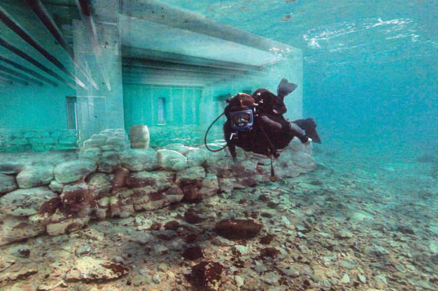 Γνωρίστε την αρχαία Ελληνική πόλη που βρίσκεται βυθισμένη κάτω από τη θάλασσα στην Ελαφόνησο – Φωτογραφίες