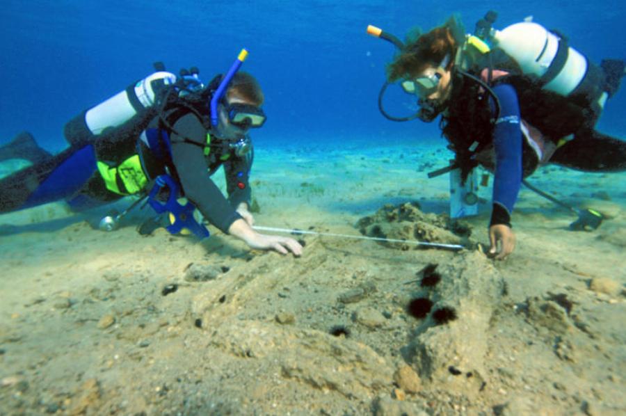 Γνωρίστε την αρχαία Ελληνική πόλη που βρίσκεται βυθισμένη κάτω από τη θάλασσα στην Ελαφόνησο – Φωτογραφίες