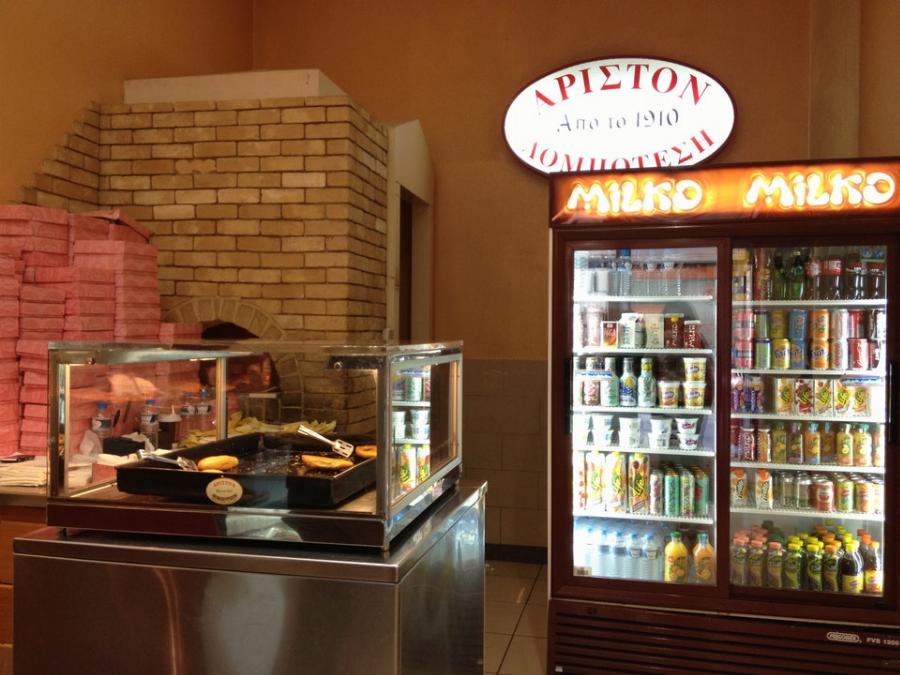 Ο 108 ετών φούρνος που φτιάχνει την πιο ξακουστή, χειροποίητη, βουτυράτη τυρόπιτα κουρού