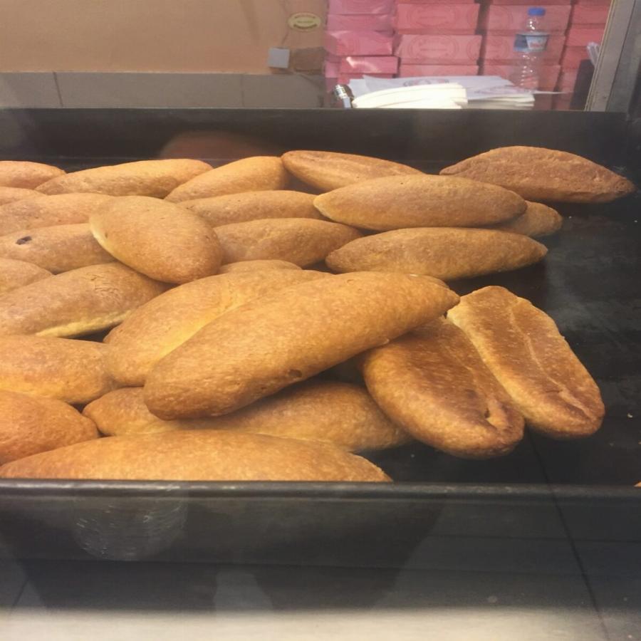 Ο 108 ετών φούρνος που φτιάχνει την πιο ξακουστή, χειροποίητη, βουτυράτη τυρόπιτα κουρού