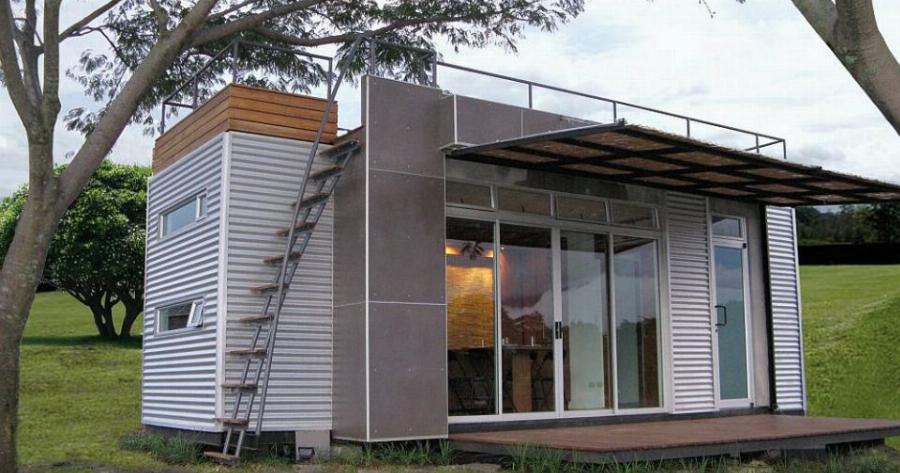Είναι 31τμ, φτιαγμένο από κοντέινερ, στο στήνουν σε ένα βράδυ, κοστίζει 7.500€ και χωράει άνετα δύο οικογένειες